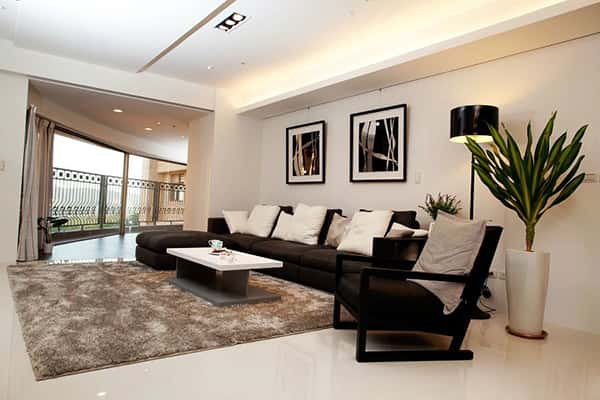 怎么做芭比娃娃的家具


 如何自己做芭比娃娃的家具